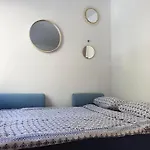 Happy Vibes Apartment, Charming & With Free Parking Apartman