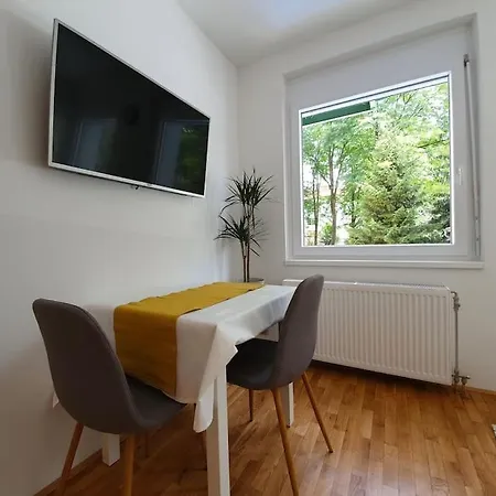 Happy Vibes Apartment, Charming & With Free Parking דירה *
