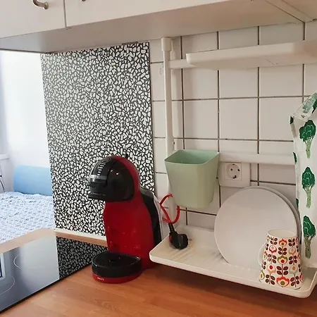 Апартаменты Happy Vibes Apartment, Charming & With Free Parking