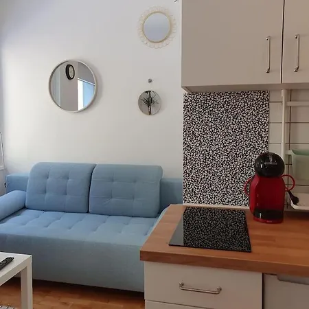 Happy Vibes Apartment, Charming & With Free Parking *